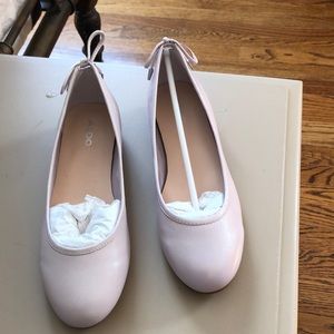 Cute ballerina flats in a blush color new never used